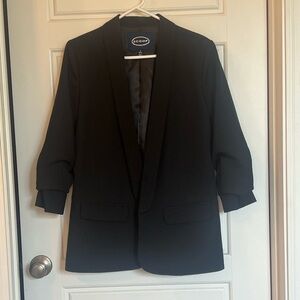 Classic black blazer with ruched sleeves and open breast style.